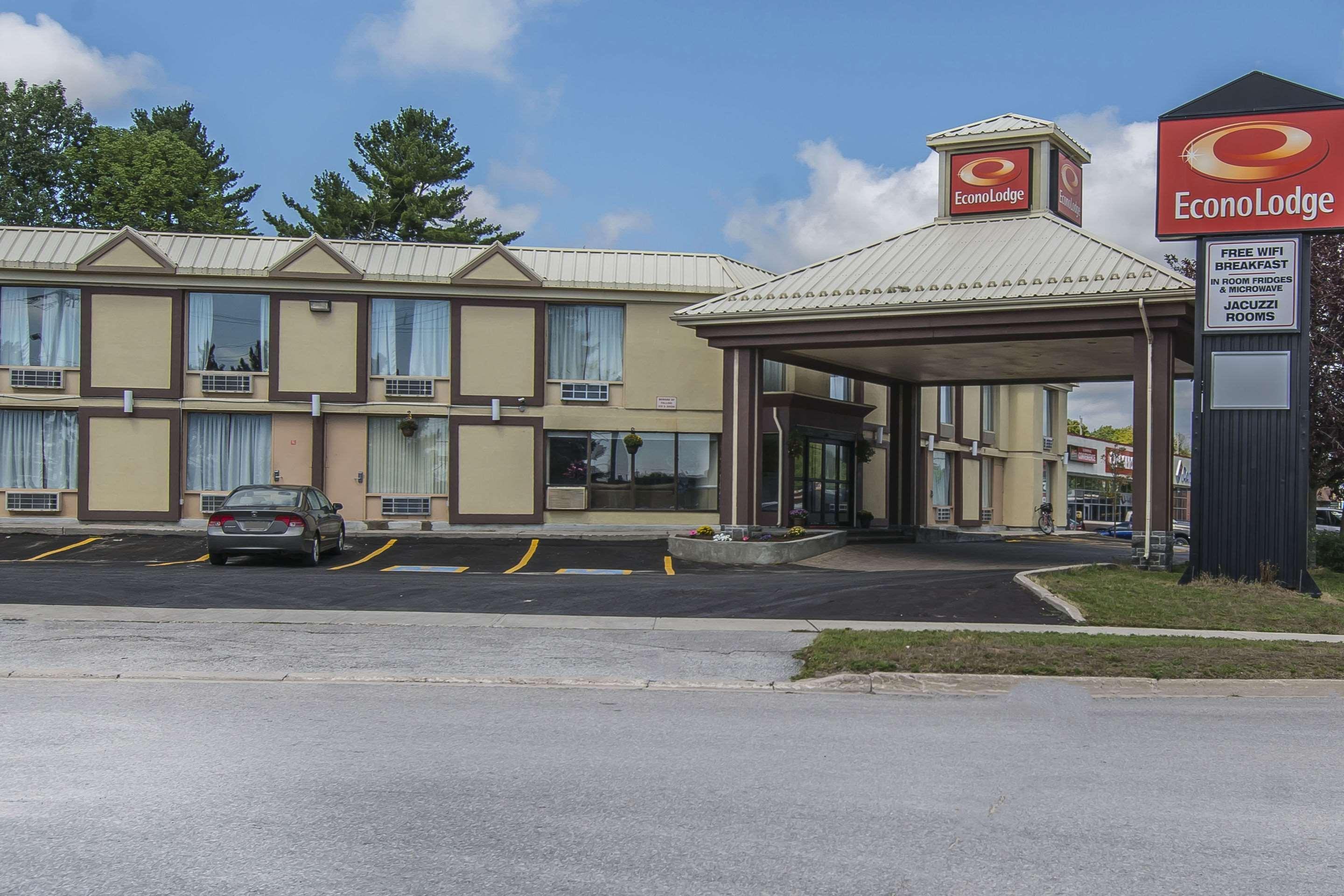 Econo Lodge Orillia Exteriér fotografie